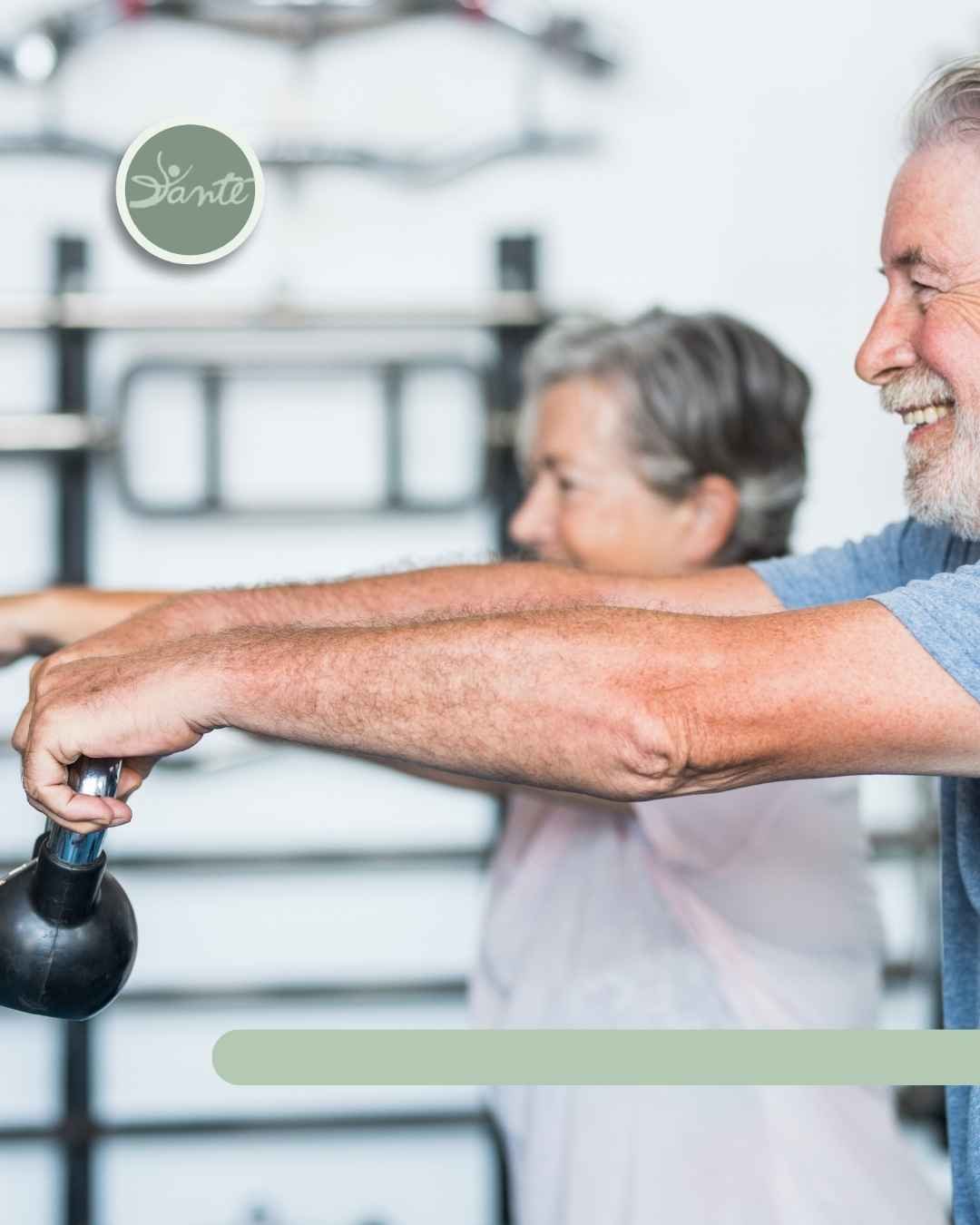 Idoso iniciante praticando Pilates com acompanhamento profissional em Porto Alegre